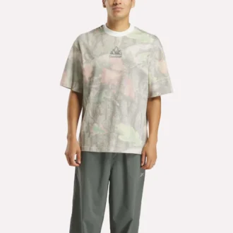 Camiseta con estampado integral Reebok x MARKET