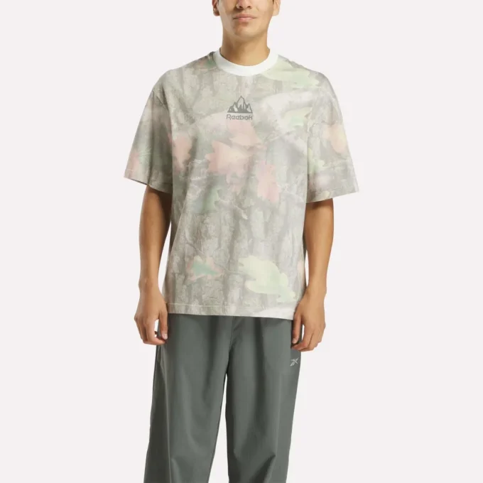 Camiseta con estampado integral Reebok x MARKET Camiseta con estampado integral Reebok x MARKET