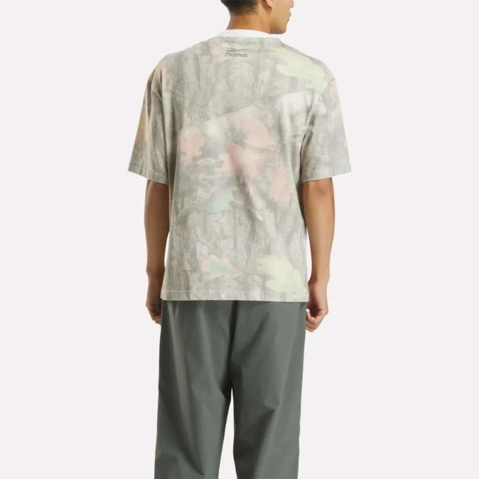 Camiseta con estampado integral Reebok x MARKET Camiseta con estampado integral Reebok x MARKET