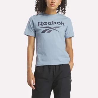 Camiseta de manga corta con cuello redondo y logotipo grande para mujer