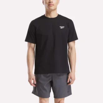 Camiseta de manga corta con cuello redondo y logotipo pequeño para hombre