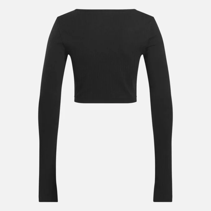 Camiseta de manga larga clásica imprescindible en el armario femenino Camiseta de manga larga clásica imprescindible en el armario femenino