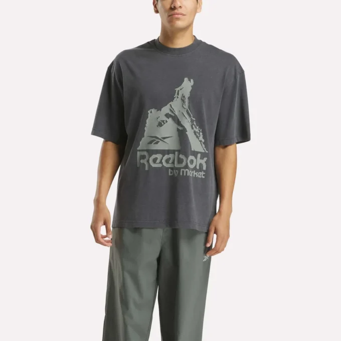 Camiseta gráfica Reebok x MARKET