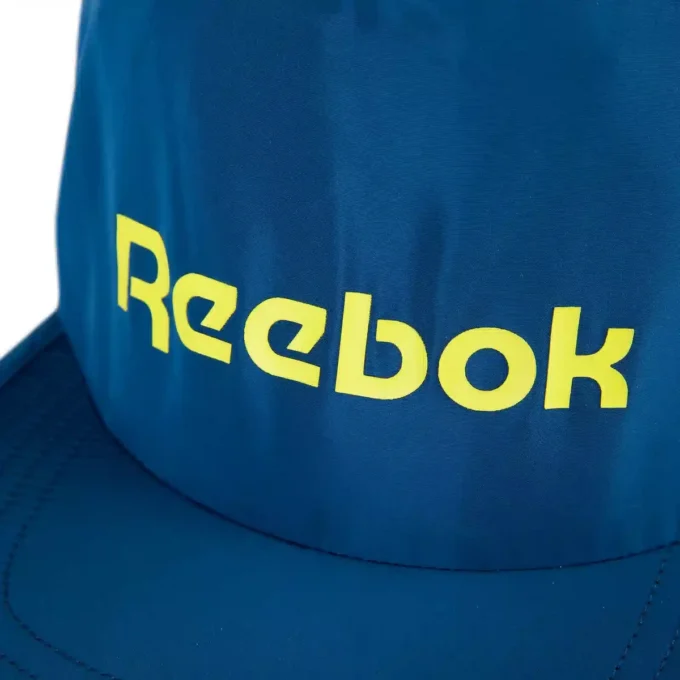 Gorra de running con visera plana