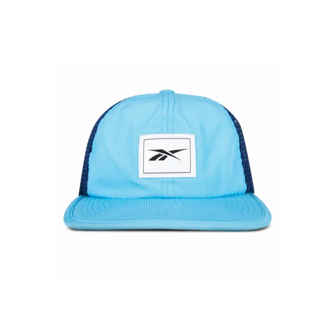 Gorra de running con visera plana ventilada
