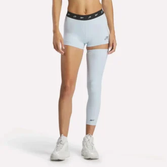 Mini shorts y manga Reebok x Angel Reese Mini shorts y manga Reebok x Angel Reese