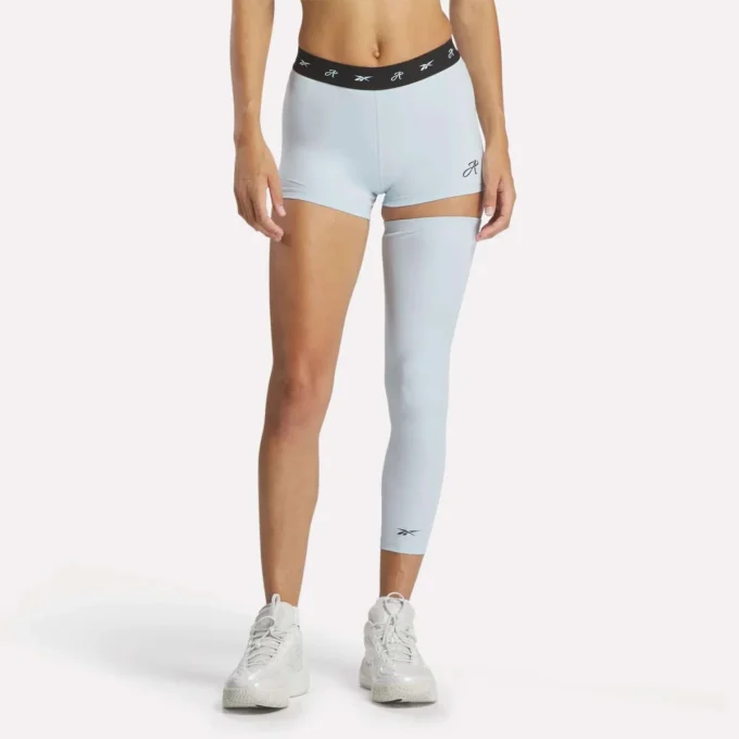 Mini shorts y manga Reebok x Angel Reese Mini shorts y manga Reebok x Angel Reese