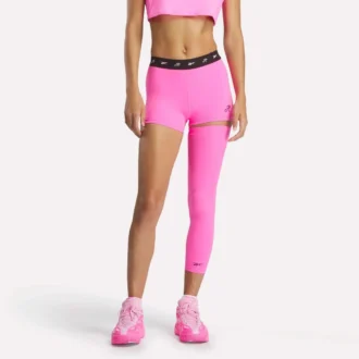 Mini shorts y manga Reebok x Angel Reese Mini shorts y manga Reebok x Angel Reese