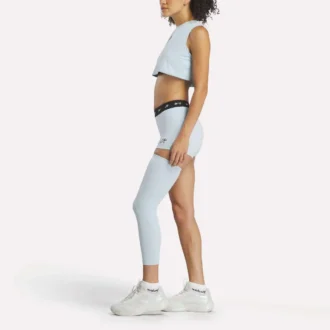 Mini shorts y manga Reebok x Angel Reese Mini shorts y manga Reebok x Angel Reese