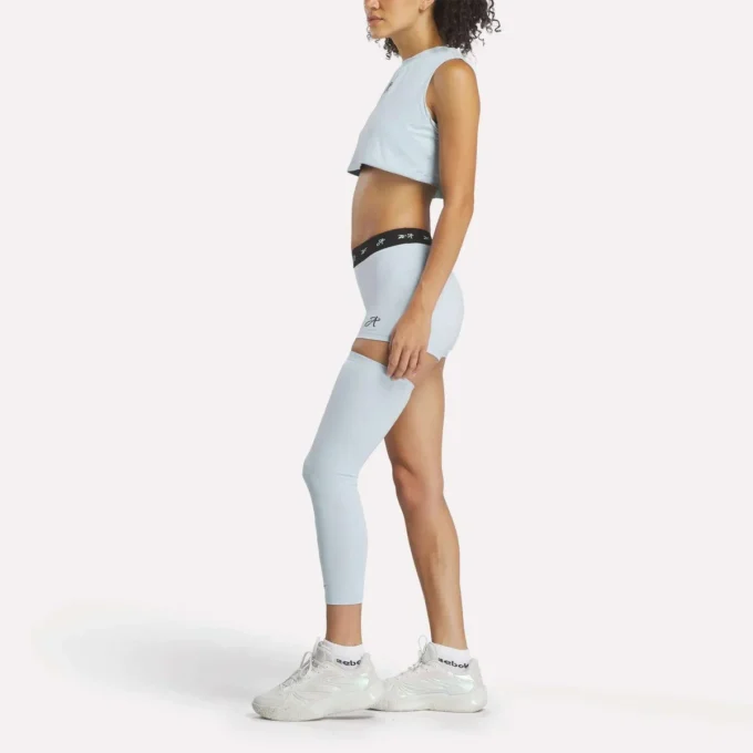 Mini shorts y manga Reebok x Angel Reese Mini shorts y manga Reebok x Angel Reese