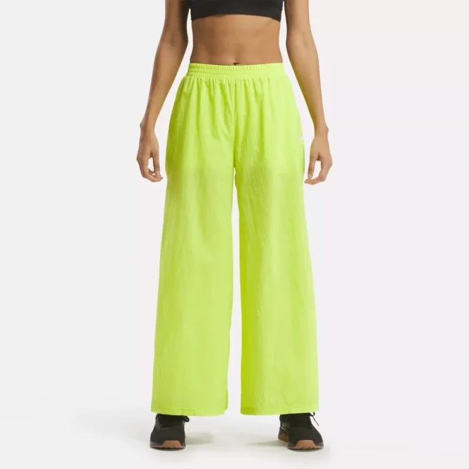 Pantalones clásicos con volumen para mujer Pantalones clásicos con volumen para mujer