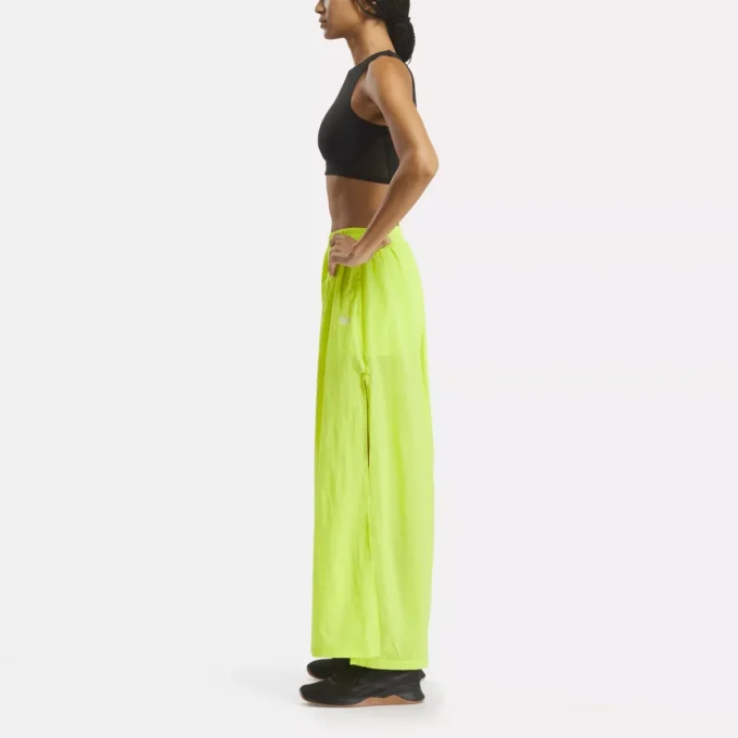 Pantalones clásicos con volumen para mujer Pantalones clásicos con volumen para mujer