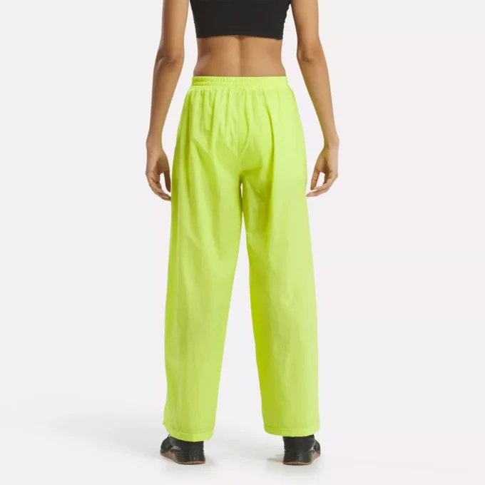 Pantalones clásicos con volumen para mujer Pantalones clásicos con volumen para mujer