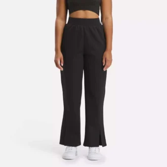 Pantalones de felpa clásicos imprescindibles para el armario femenino