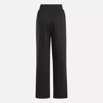 Pantalones de felpa clásicos imprescindibles para el armario femenino