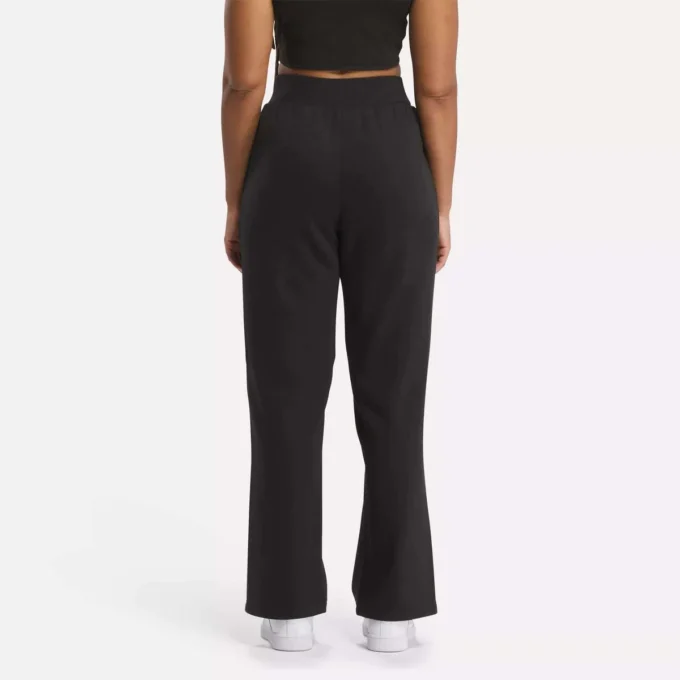 Pantalones de felpa clásicos imprescindibles para el armario femenino Pantalones de felpa clásicos imprescindibles para el armario femenino