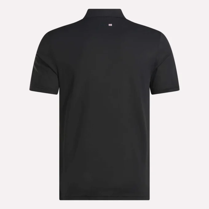 Polo con cuello adherido y bloques de color para hombre Polo con cuello adherido y bloques de color para hombre