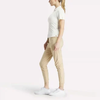 Polo de golf ajustado con cremallera y manga corta para mujer