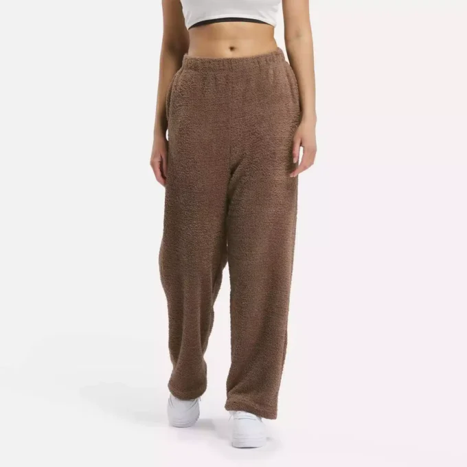 Prendas básicas para el armario femenino Pantalones cómodos Prendas básicas para el armario femenino Pantalones cómodos