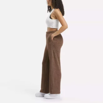 Prendas básicas para el armario femenino Pantalones cómodos